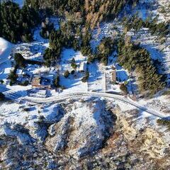 Flugwegposition um 12:47:27: Aufgenommen in der Nähe von Gemeinde Hohe Wand, Österreich in 1051 Meter