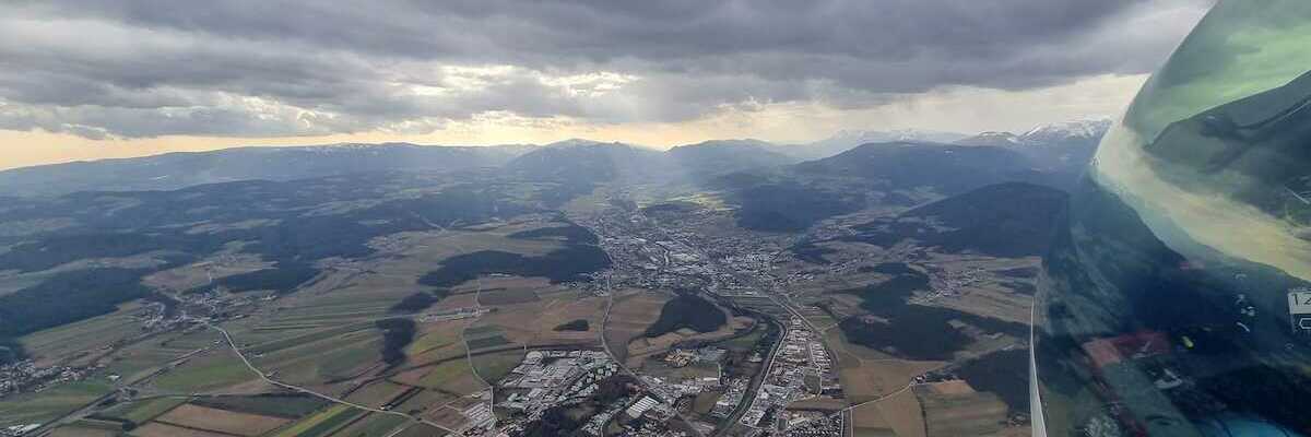 Flugwegposition um 13:44:42: Aufgenommen in der Nähe von Neunkirchen, 2620 Neunkirchen, Österreich in 1579 Meter
