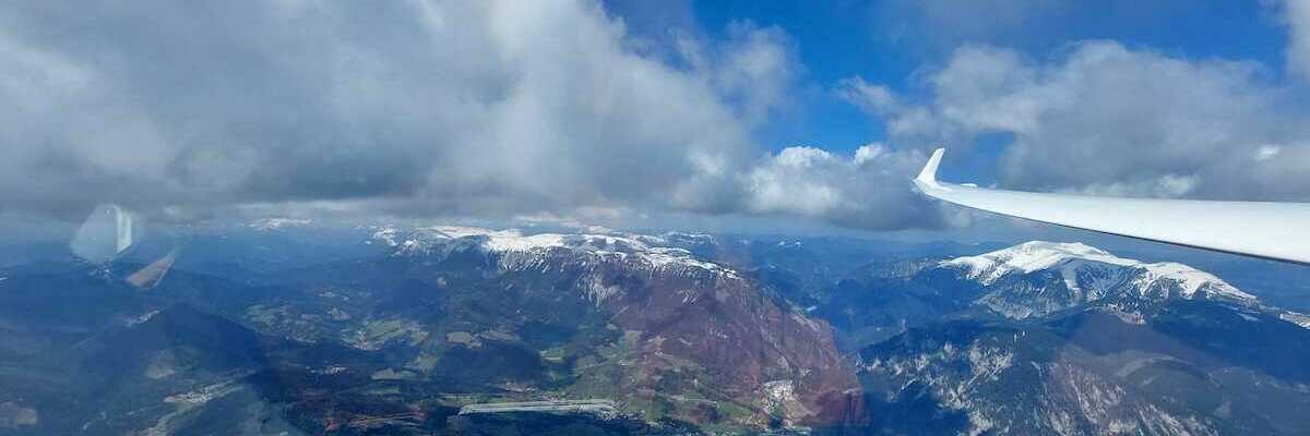 Flugwegposition um 11:00:45: Aufgenommen in der Nähe von Gemeinde Payerbach, Österreich in 2349 Meter