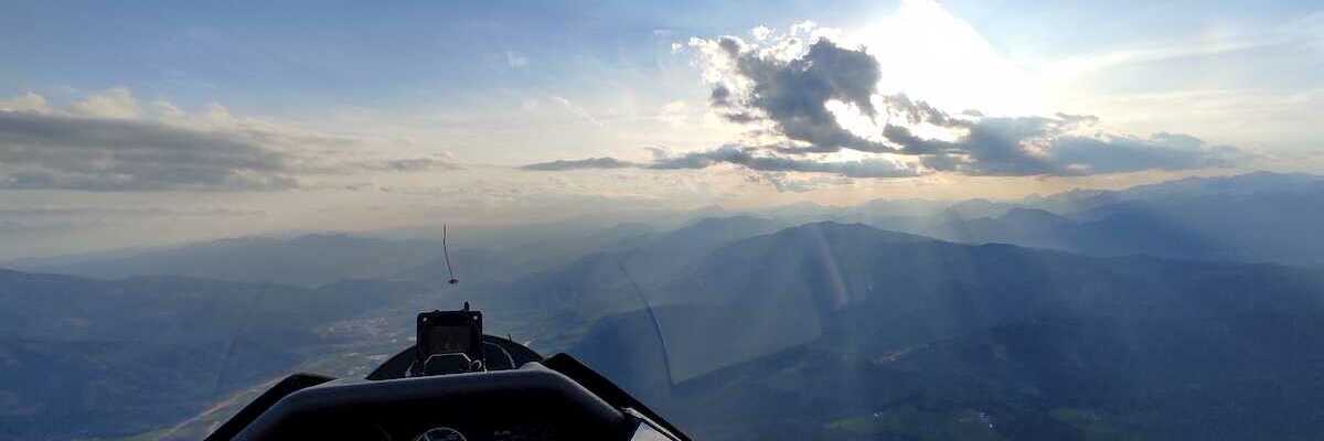 Flugwegposition um 16:45:35: Aufgenommen in der Nähe von Kindberg, Österreich in 1727 Meter