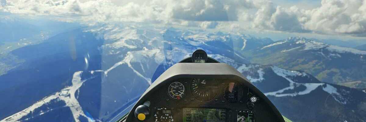 Flugwegposition um 15:01:03: Aufgenommen in der Nähe von Gemeinde Zell am See, 5700 Zell am See, Österreich in 2488 Meter