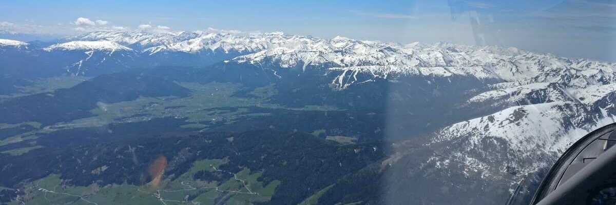 Flugwegposition um 11:31:56: Aufgenommen in der Nähe von Gemeinde Lessach, 5575, Österreich in 2676 Meter