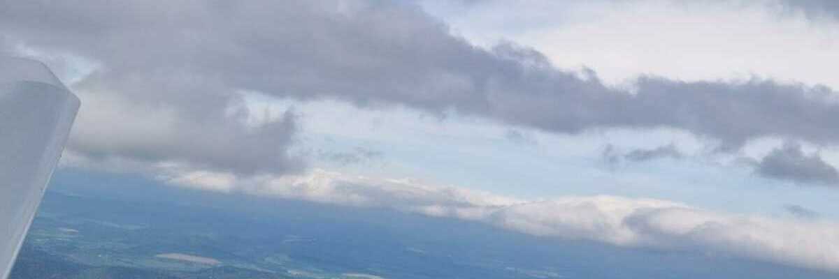 Flugwegposition um 13:12:43: Aufgenommen in der Nähe von Cham, Deutschland in 1588 Meter