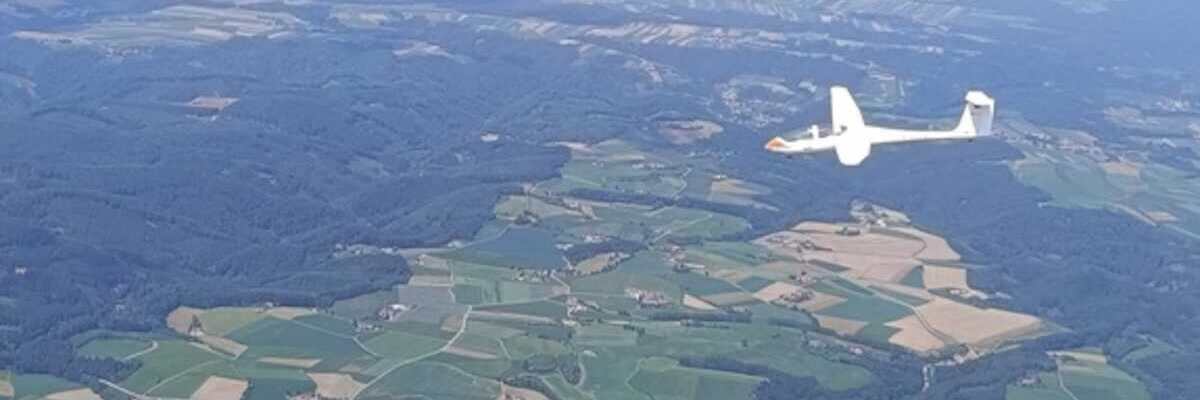 Flugwegposition um 12:19:13: Aufgenommen in der Nähe von Gemeinde Gföhl, Gföhl, Österreich in 1848 Meter
