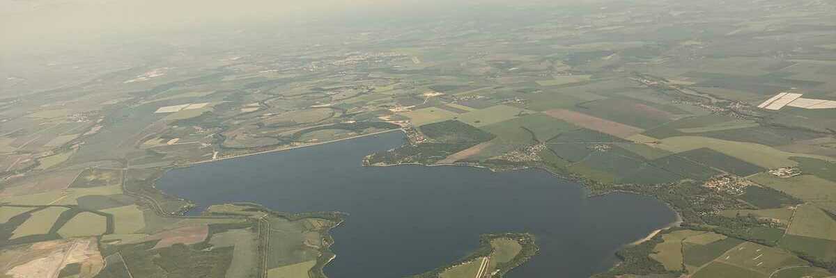 Flugwegposition um 13:02:21: Aufgenommen in der Nähe von Okres Chomutov, Tschechien in 2198 Meter