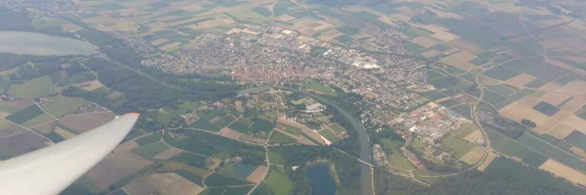 Flugwegposition um 13:13:55: Aufgenommen in der Nähe von Dillingen a.d. Donau, Deutschland in 2025 Meter