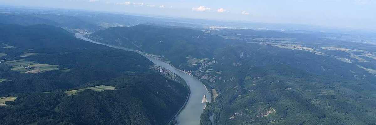 Flugwegposition um 16:02:04: Aufgenommen in der Nähe von Gemeinde Emmersdorf an der Donau, Emmersdorf an der Donau, Österreich in 1323 Meter