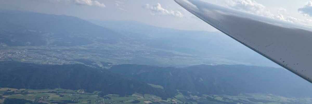 Flugwegposition um 15:18:30: Aufgenommen in der Nähe von Gemeinde Seckau, Österreich in 2896 Meter