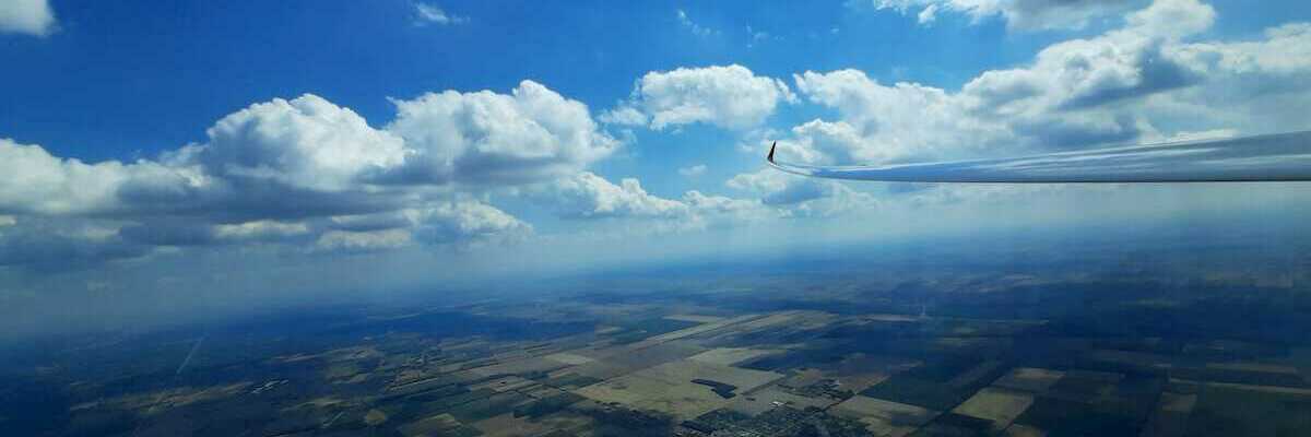 Flugwegposition um 12:46:50: Aufgenommen in der Nähe von Kreis Kiskunhalas, Ungarn in 1256 Meter