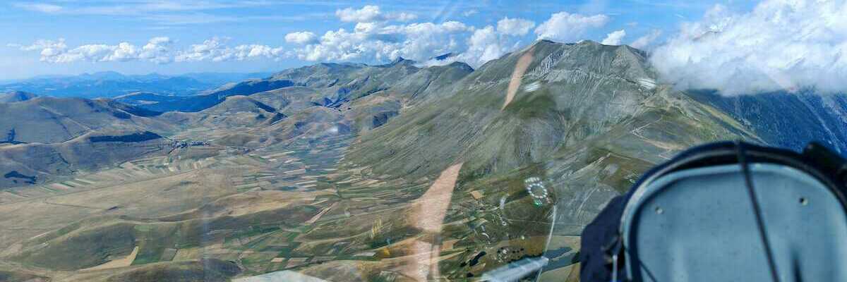 Flugwegposition um 14:36:01: Aufgenommen in der Nähe von 63096 Arquata del Tronto, Ascoli Piceno, Italien in 2251 Meter