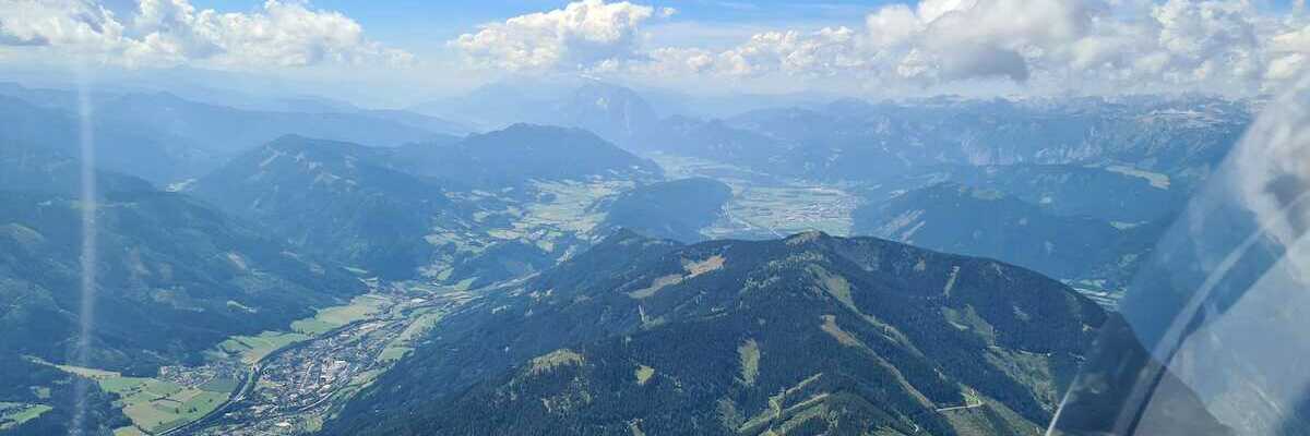Flugwegposition um 12:05:42: Aufgenommen in der Nähe von Admont, Österreich in 2433 Meter