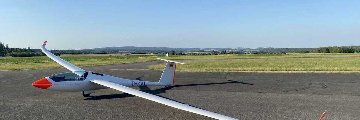 Flugwegposition um 15:59:49: Aufgenommen in der Nähe von Gemeinde Dobersberg, Österreich in 460 Meter