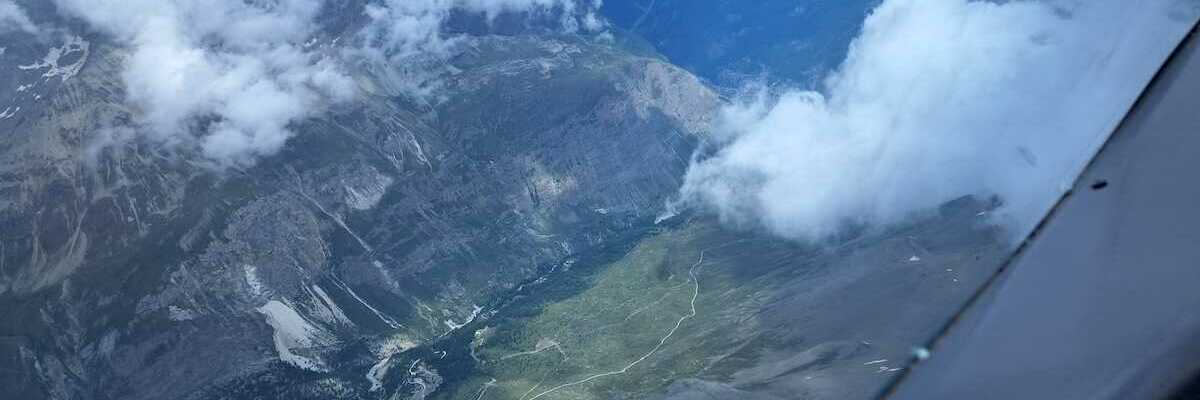 Verortung via Georeferenzierung der Kamera: Aufgenommen in der Nähe von Visp, Schweiz in 4000 Meter