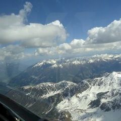 Flugwegposition um 12:42:40: Aufgenommen in der Nähe von Tux, Österreich in 3264 Meter