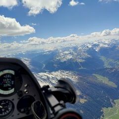 Flugwegposition um 12:59:13: Aufgenommen in der Nähe von Vals, 6154 Vals, Österreich in 3279 Meter