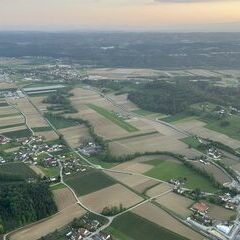 Flugwegposition um 17:47:25: Aufgenommen in der Nähe von Gemeinde St. Ruprecht an der Raab, Österreich in 784 Meter