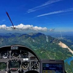Flugwegposition um 10:33:05: Aufgenommen in der Nähe von Gemeinde Klaus an der Pyhrnbahn, Österreich in 1775 Meter