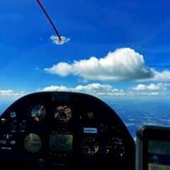 Flugwegposition um 13:01:57: Aufgenommen in der Nähe von Bad Blumau, 8283, Österreich in 1976 Meter