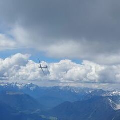 Flugwegposition um 11:30:26: Aufgenommen in der Nähe von Telfs, Österreich in 2564 Meter