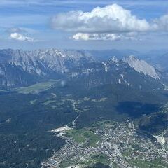 Flugwegposition um 13:37:30: Aufgenommen in der Nähe von Pettnau, Österreich in 2758 Meter